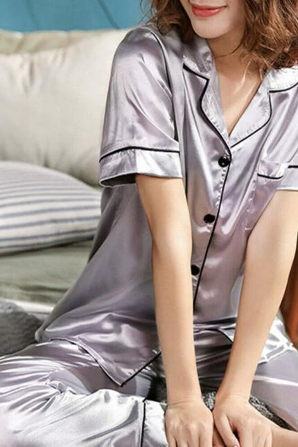 Kevyt Harmaa Satiini Pyjama