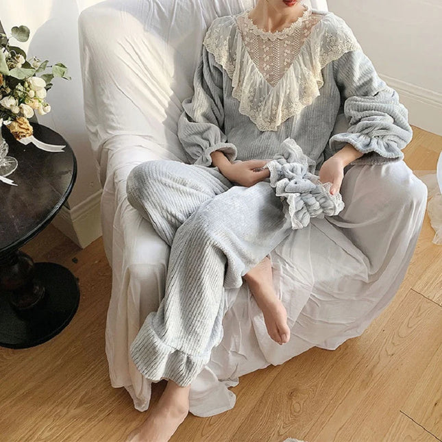 Lämmin Pitsi Pyjama