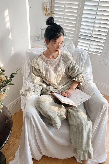 Lämmin Pitsi Pyjama